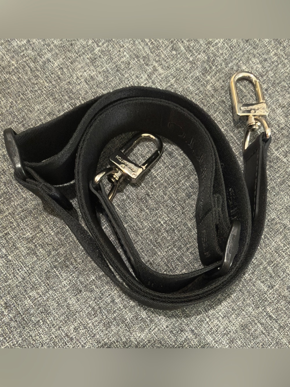 Louis Vuitton Graphite ICare - Picture 12 of 17